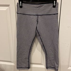 Lululemon Navy Blue & White Checkered Crop Exercise Leggings